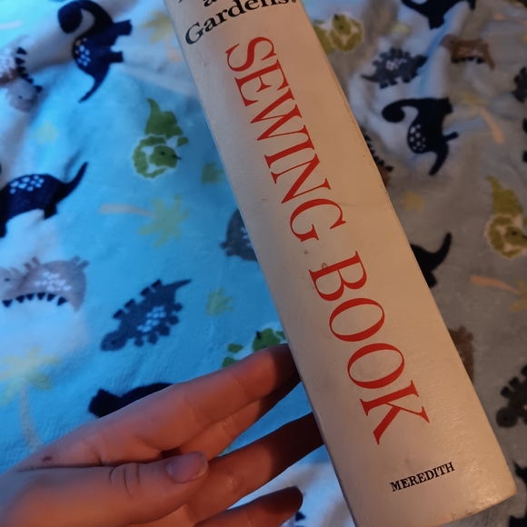 Sewing book - Picture 2 of 5